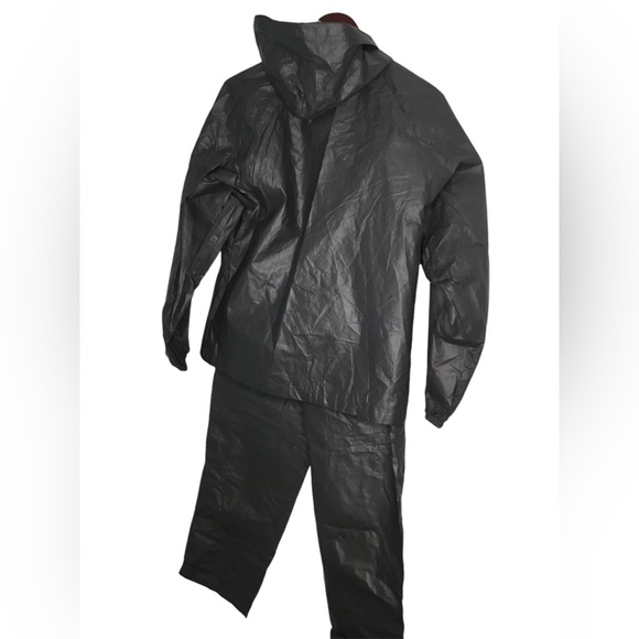 Frogg Toggs Women’s Rain Suit w/Pouch - Size Large - EUC.                     6 - Picture 2 of 4